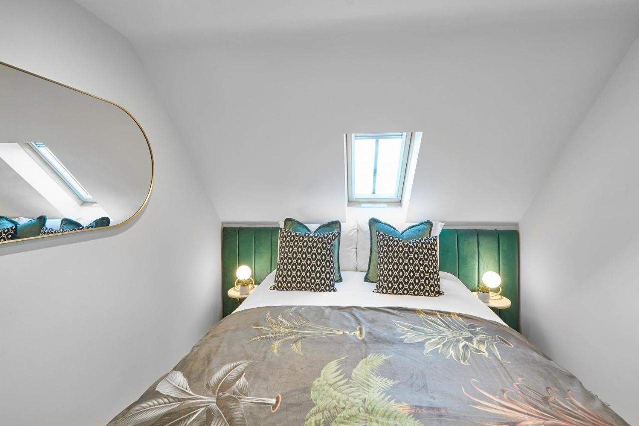 Host & Stay - Black Swan Mews ริปอน ภายนอก รูปภาพ